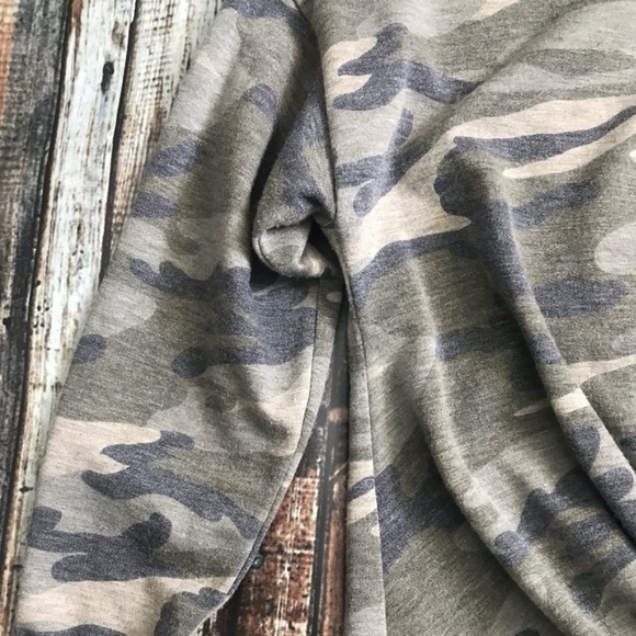 Aqua Girl Long Sleeve Camo Twist Front Top - Picture 4 of 7